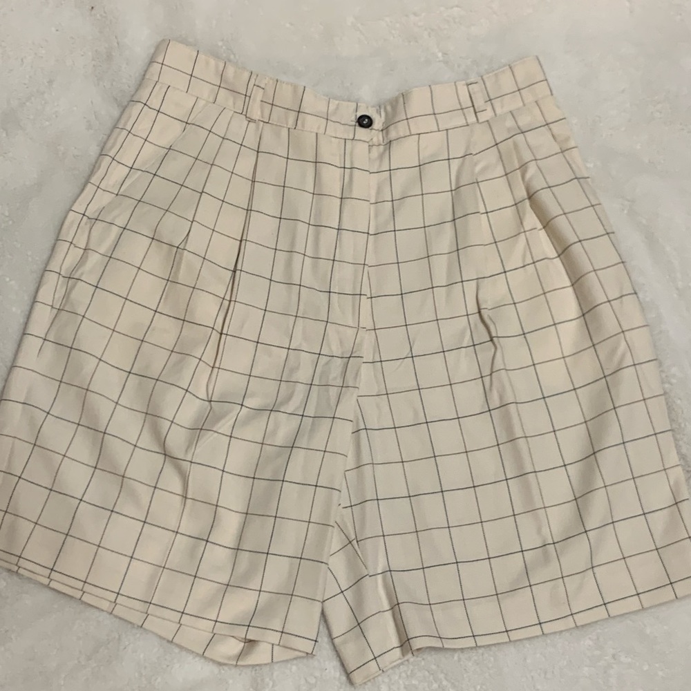 Tehama pleated‎ short size 14